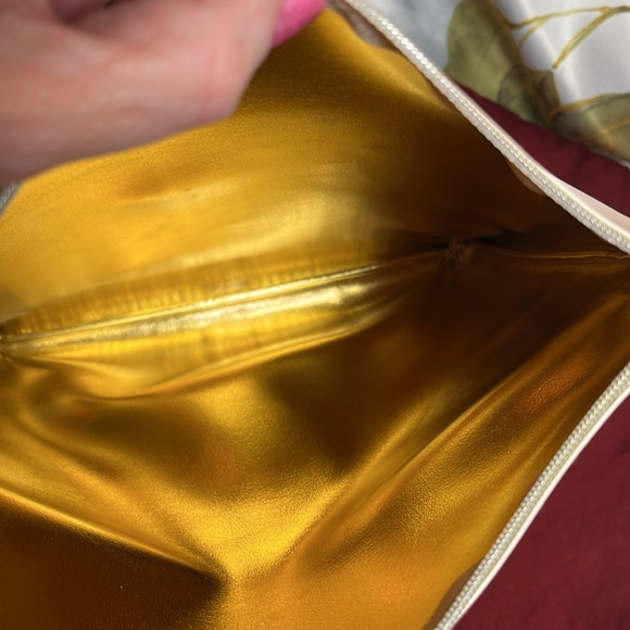 Beauty Off White pouch - Picture 6 of 7